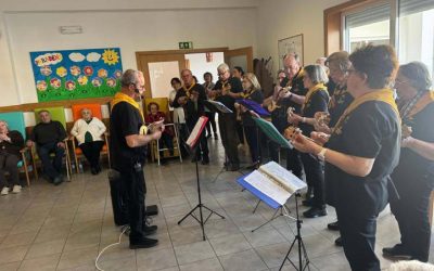 Grupo de Cavaquinhos no Centro de Apoio Social de Azoia